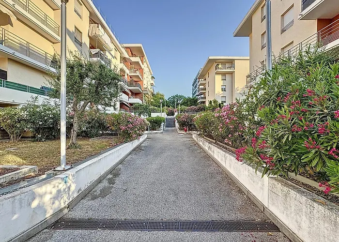 Cosy Nid, Terrasse&2 Parkings Antibes