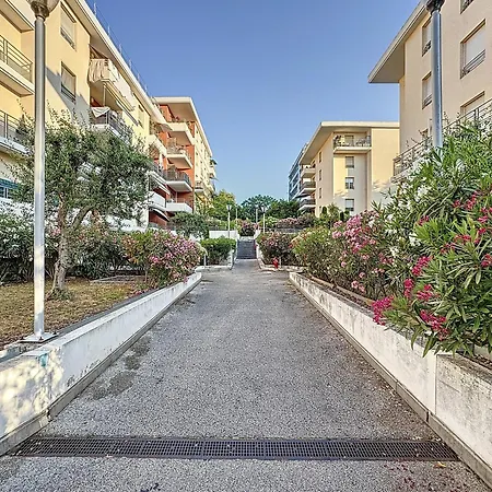 Cosy Nid, Terrasse & 2 Parkings Antibes